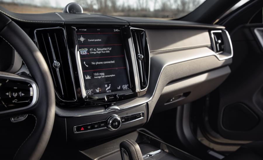 Торпедо Volvo XC60 T8 Polestar Engineered 2019 года  (NA) (фото 35 из 40)